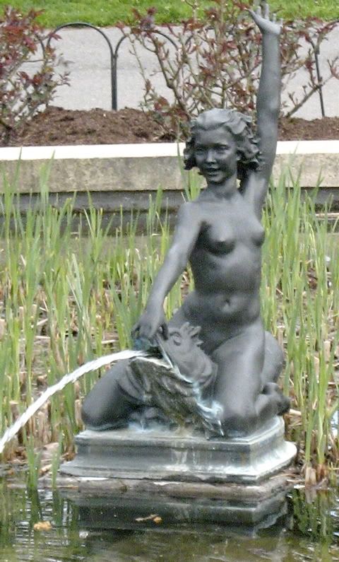 A fountain in the Brooklyn Botanical Garden