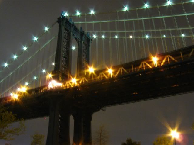 Manhattan Bridge from DUMBO (fuzzy)
