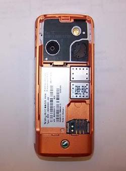 Sony Ericsson W200a caught naked at FCC