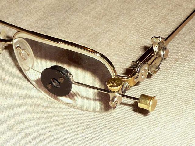 manual focus eyeglasses