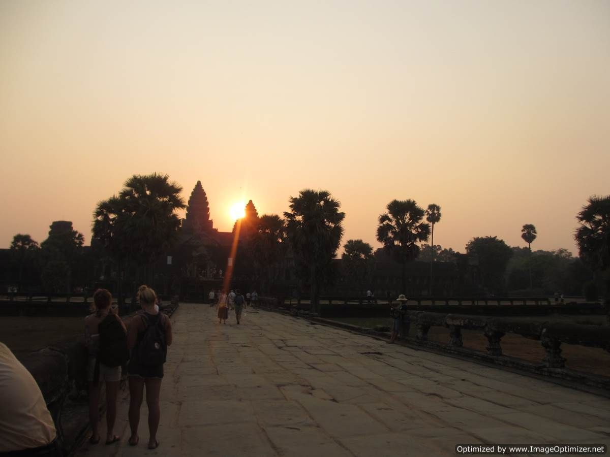  photo Angkor-Wat-sunrise_zpsrt35v72z.jpg
