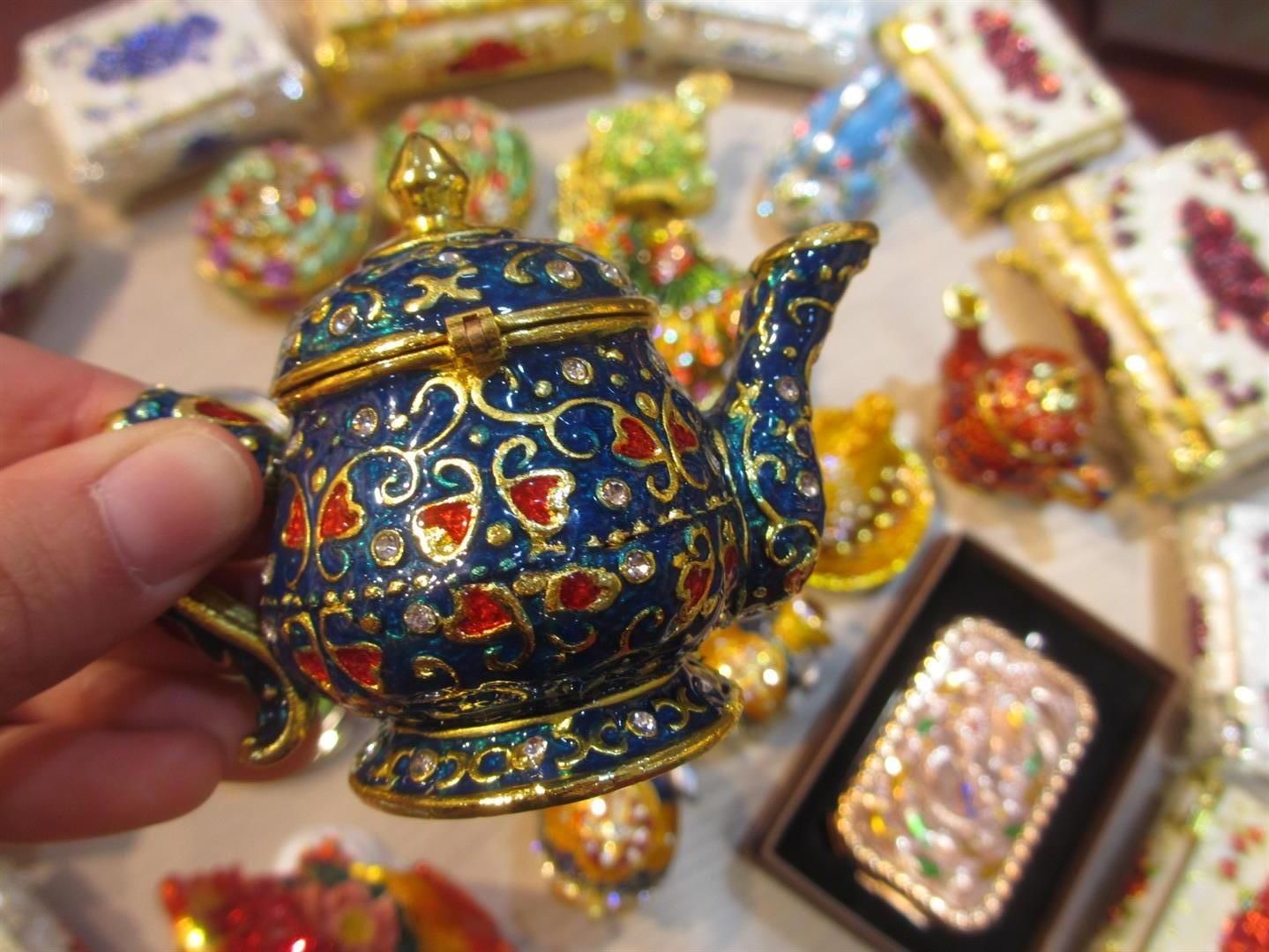  photo Chinese-market-Beijing-teapot_zpszb14maev.jpg