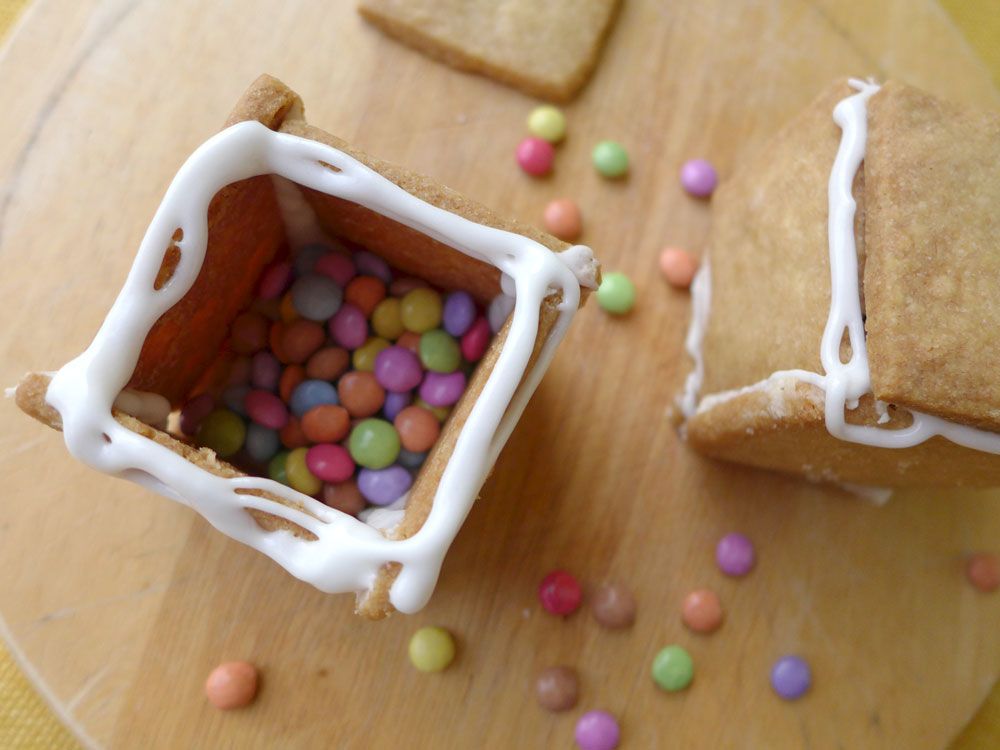  photo DIY-3D-present-cookies-smarties-close_zps0a5e2ce1.jpg
