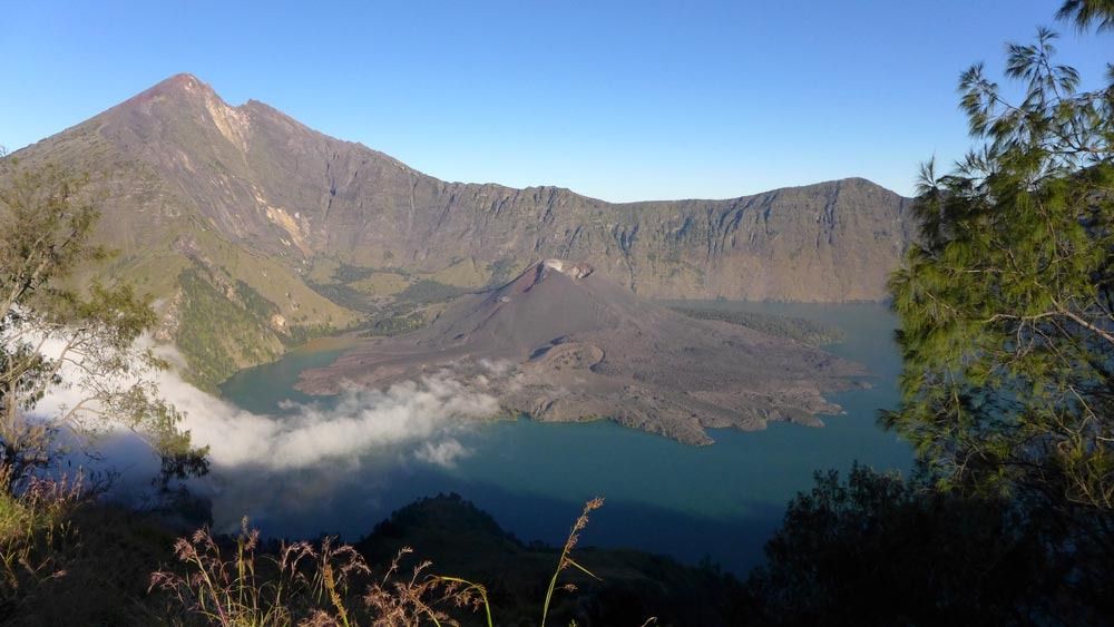  photo Lombok-Rinjani-trek-2-vulcano-inside_zpsi9o8sa0b.jpg