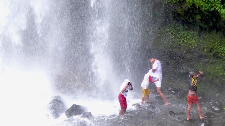  photo Lombok-sengigi-waterfall_zpsesbjhug9.jpg