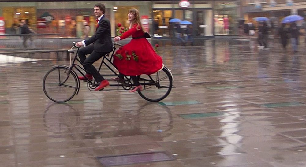  photo Red-rose-dress-tandem-bike_zpsefpewbzv.jpg