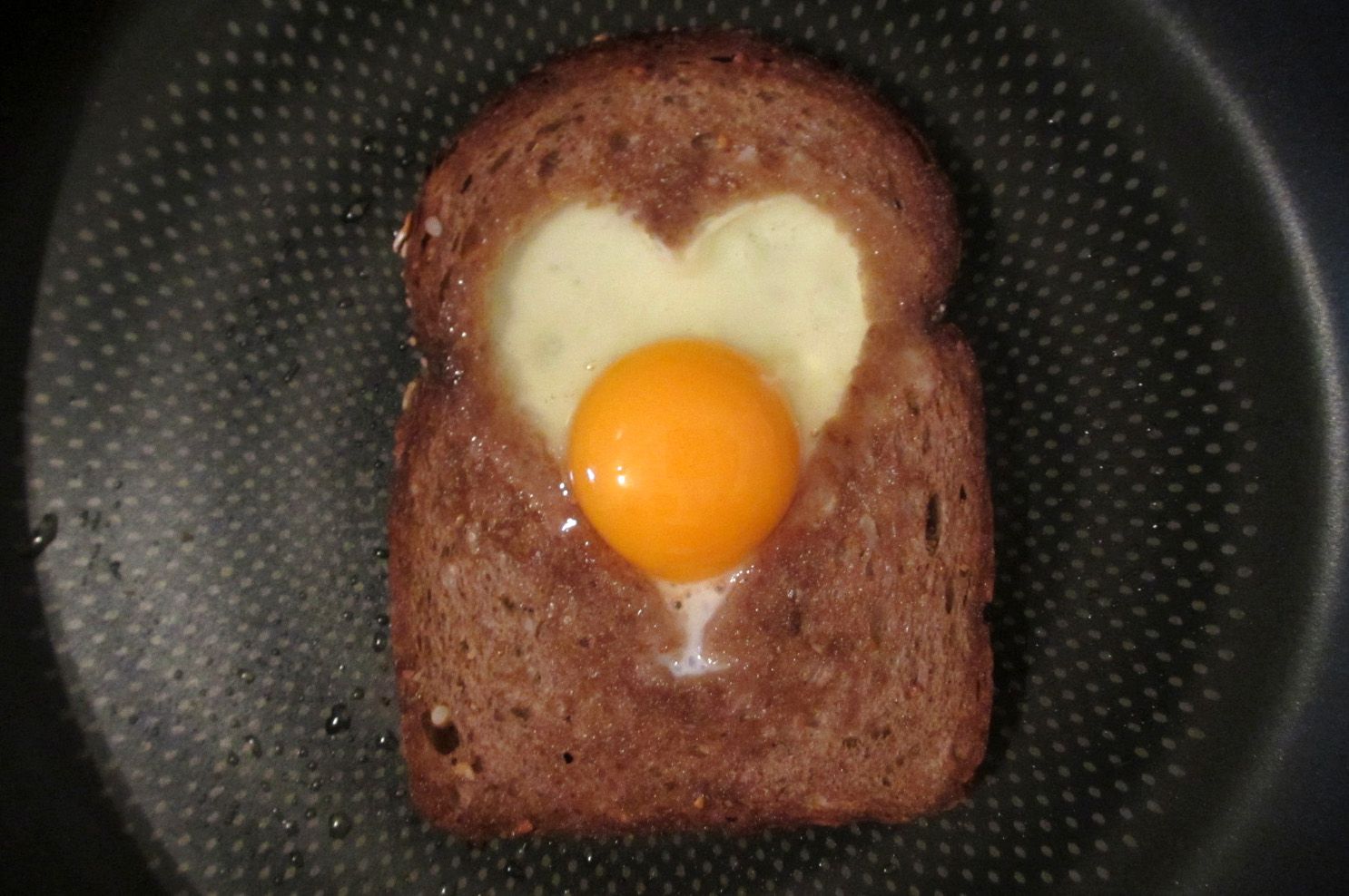  photo Valentine-breakfast-heart-egg-4_zps037297b4.jpg