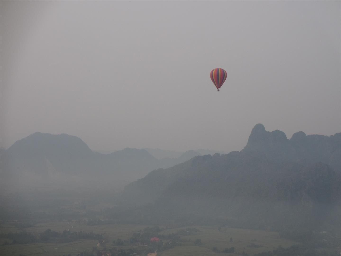  photo Vang-Vieng-hot-air-balloon-laos-2_zpsxu1ap3vq.jpg