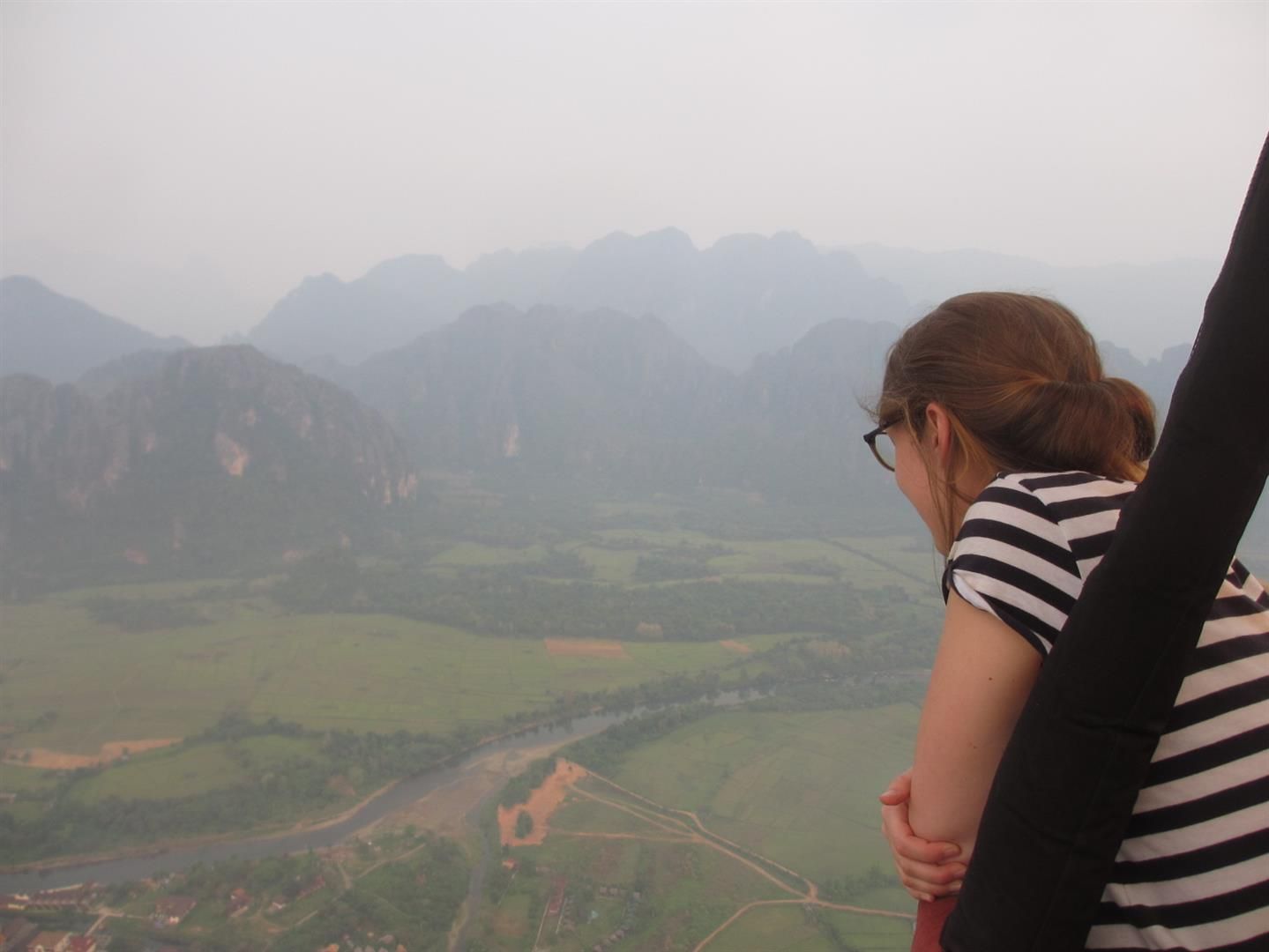  photo Vang-Vieng-hot-air-balloon-laos-5_zpsgq1jx8nq.jpg