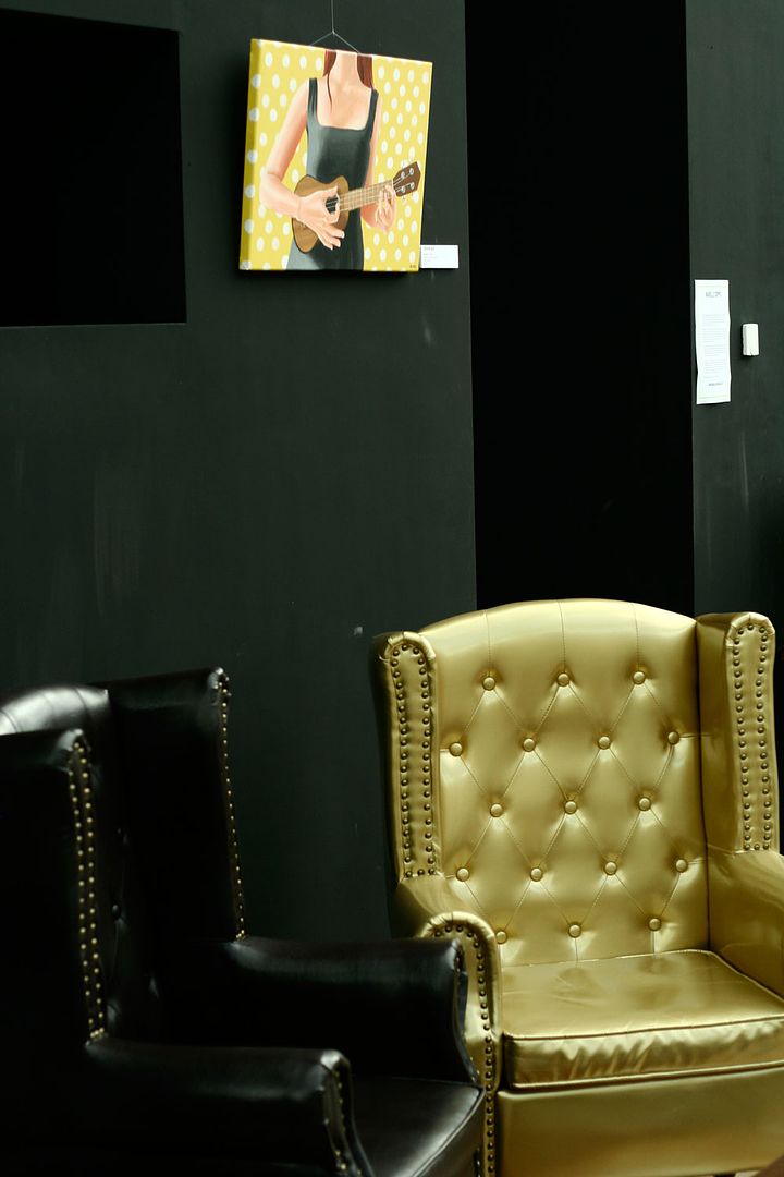  photo exhibition-kunst-aan-de-vaart-golden-chair_zps3dddcb1b.jpg
