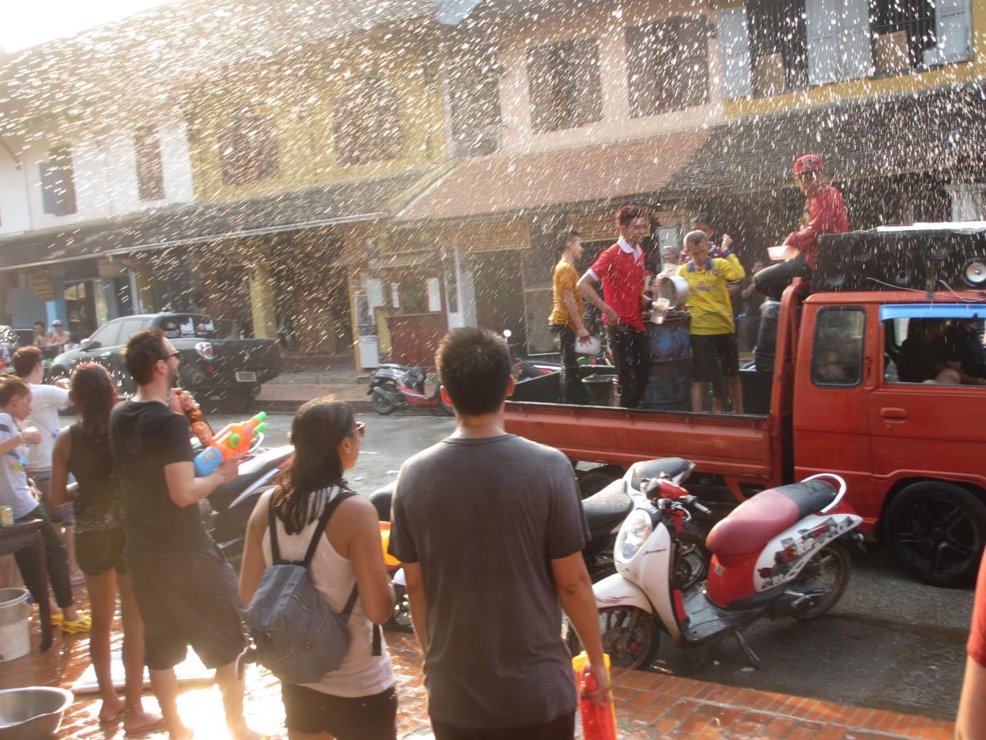  photo luang-prabang-newyear-waterfight-2015-2_zpskqvu2wae.jpg