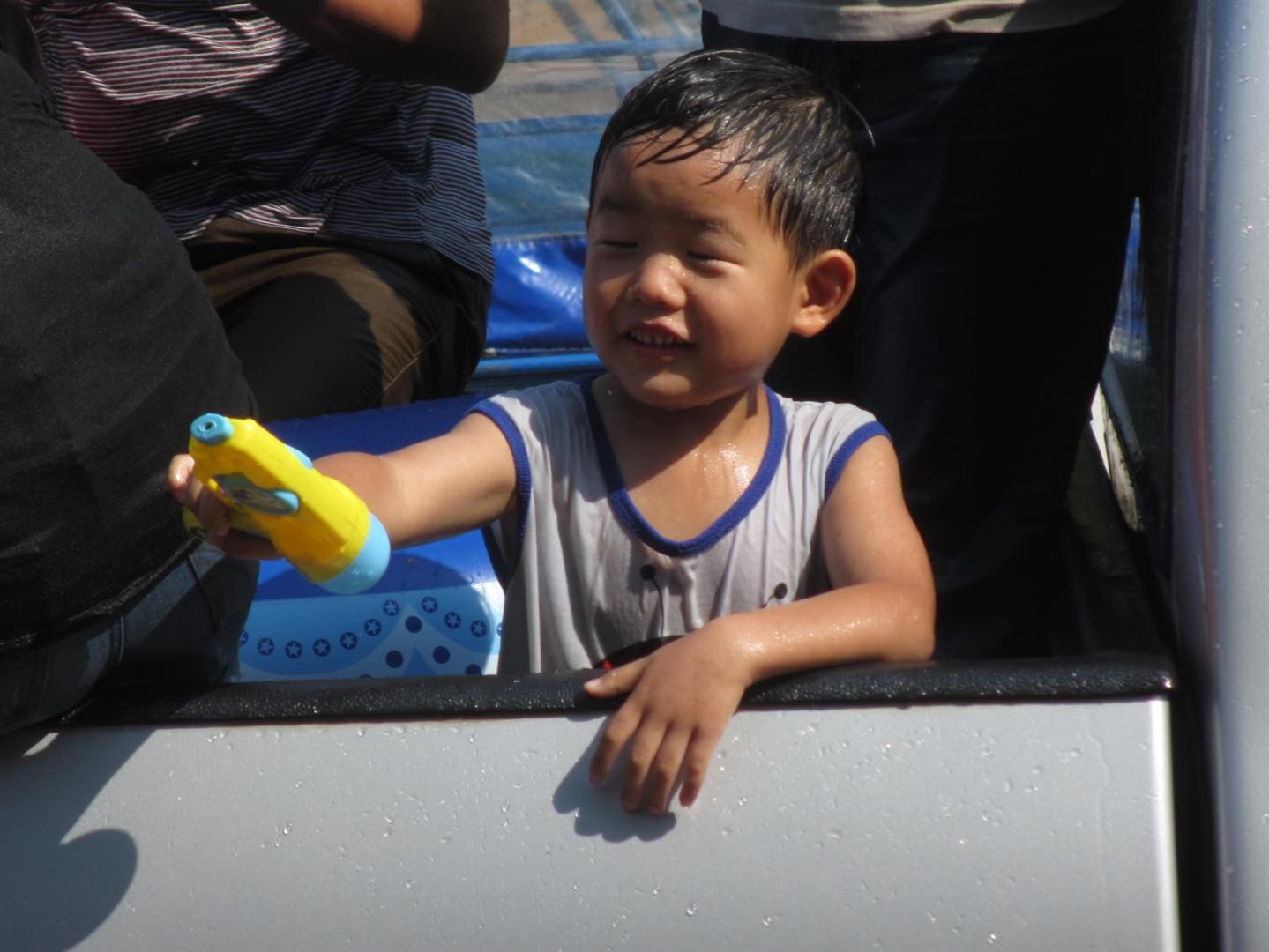  photo luang-prabang-newyear-waterfight-2015-4_zpsehecmpgi.jpg