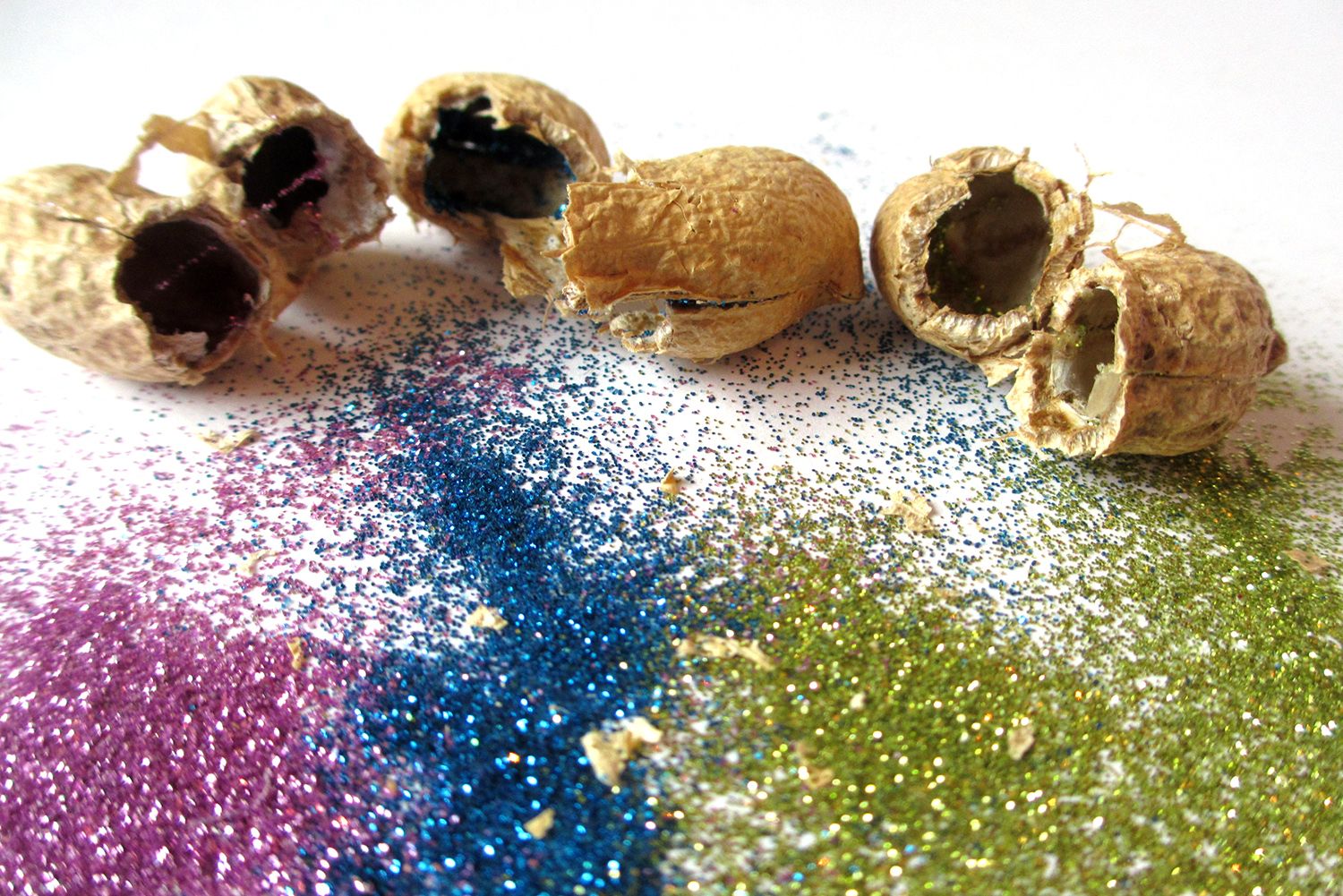  photo peanut-glitter-bomb-DIY-5_zps2795391b.jpg