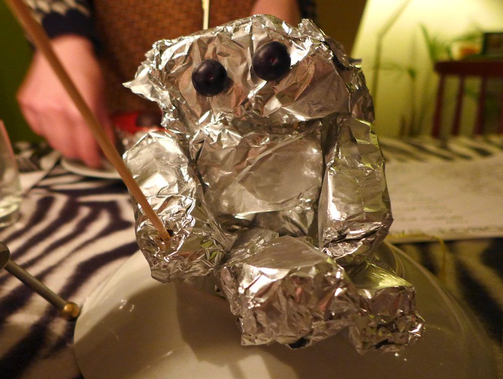  photo robot-safari-theme-dinner-party-aluminumfoil_zpswo1ztpob.jpg