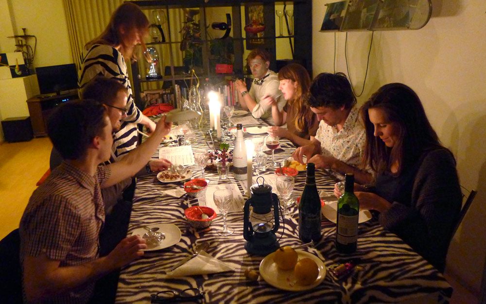  photo robot-safari-theme-dinner-party-table_zpsa6miefbn.jpg