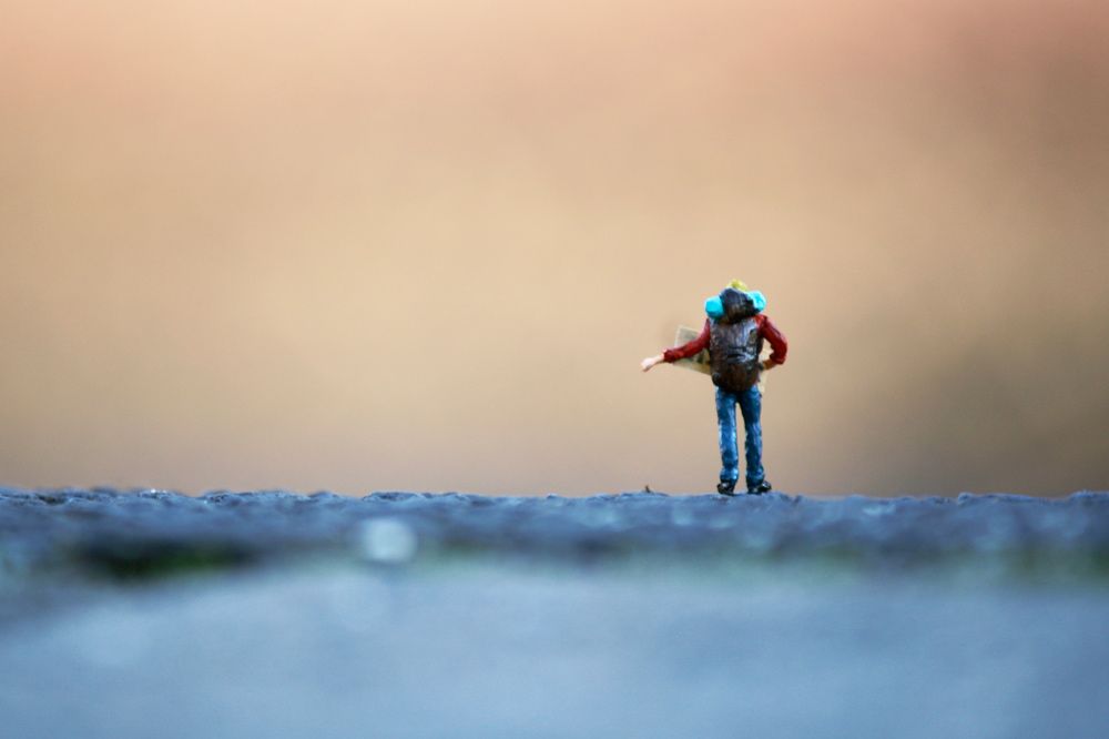  photo Miniature-street-art-backpacker-3_zpsponvgtcw.jpg