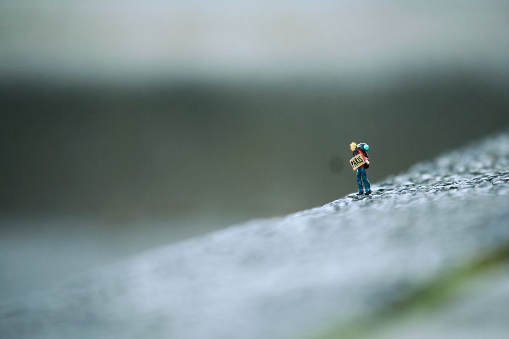  photo Miniature-street-art-backpacker-4_zpsuygc8n4b.jpg