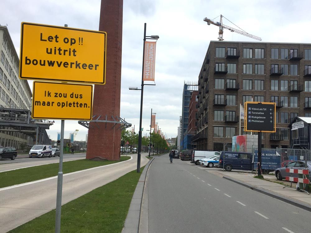  photo let-op-uitrit-bord-strijp-s-eindhoven.jpg