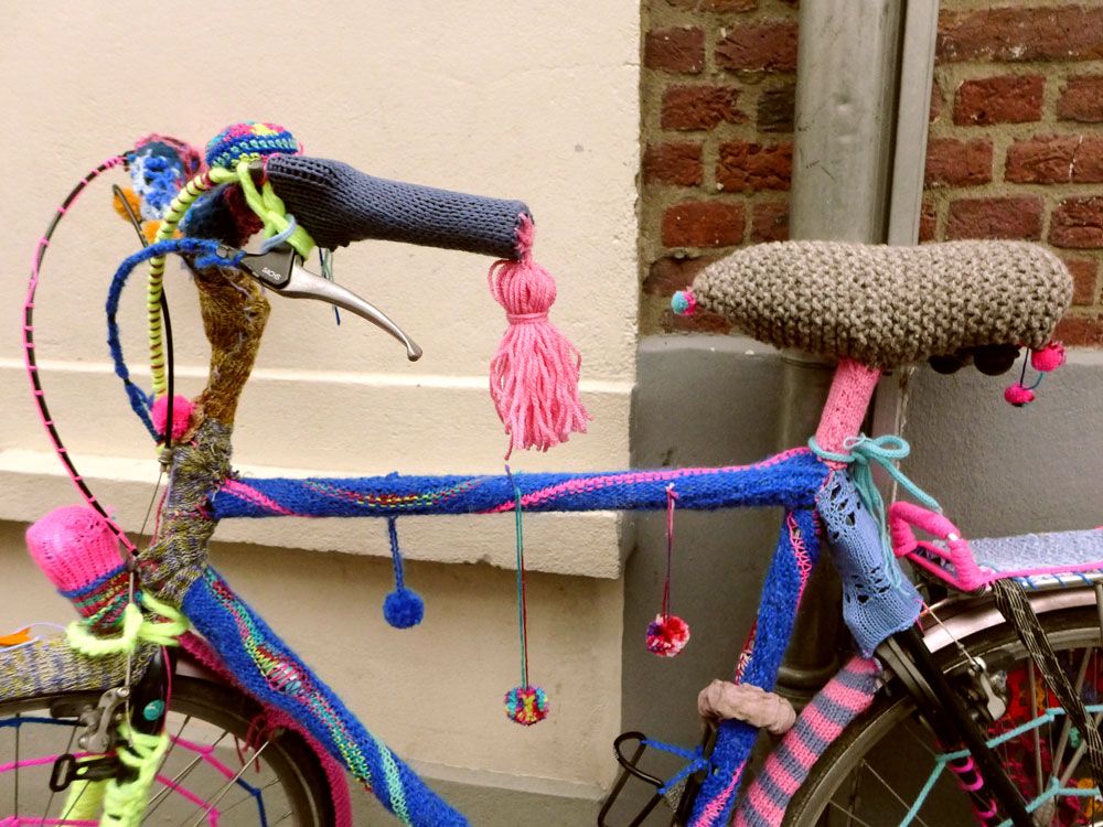  photo yarnbomb-bergstraat-bike.jpg