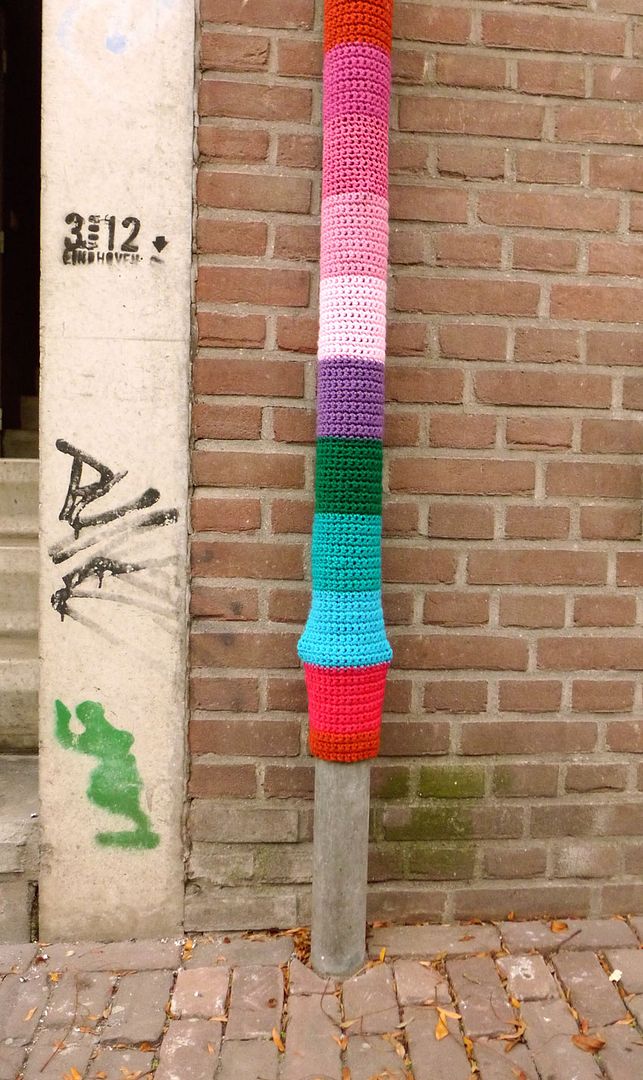  photo yarnbomb-bergstraat-drain.jpg