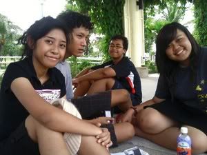 Shikin (far right) actually tot i permed my hair. Wani (far left) permed her hair.
