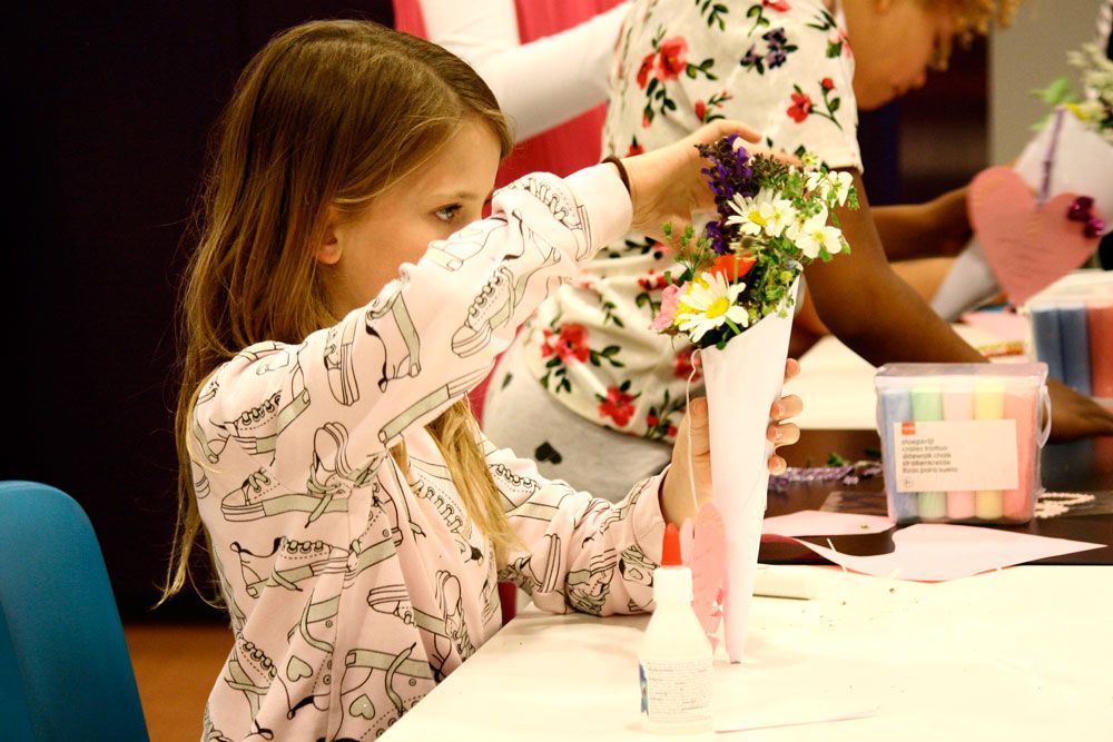 RAK with Children Flower Bouquet