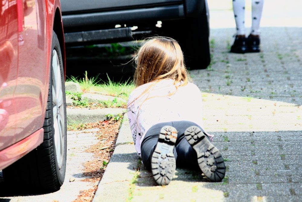 RAK with Children hiding car