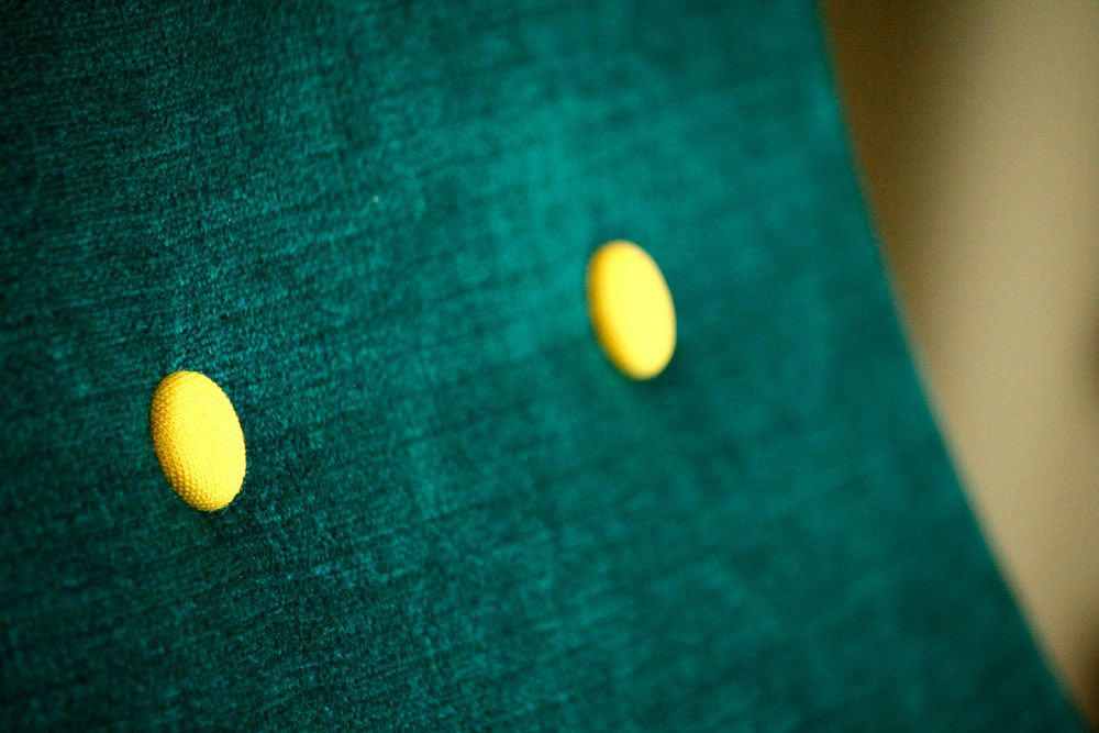  photo Refurbished_Lounge_Chair_yellow_button.jpg
