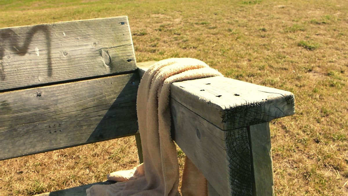  photo Swimming_outside_towel.jpg